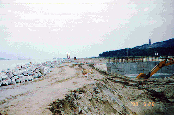 1998年，蒲洲海堤护岸工地